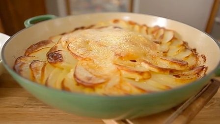 Tartiflette and bacon fat salad