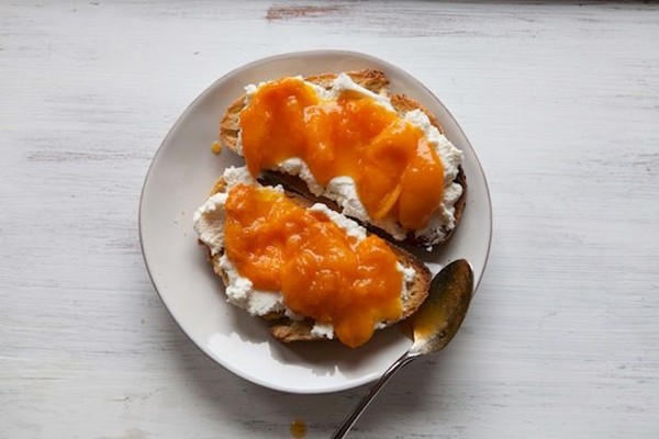 Tartines with ricotta and a quick apricot compote