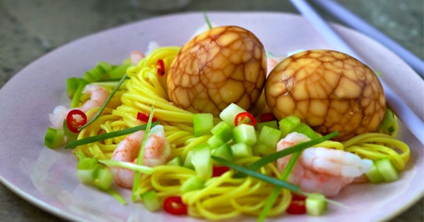 Tea eggs with prawn and spring onion noodles