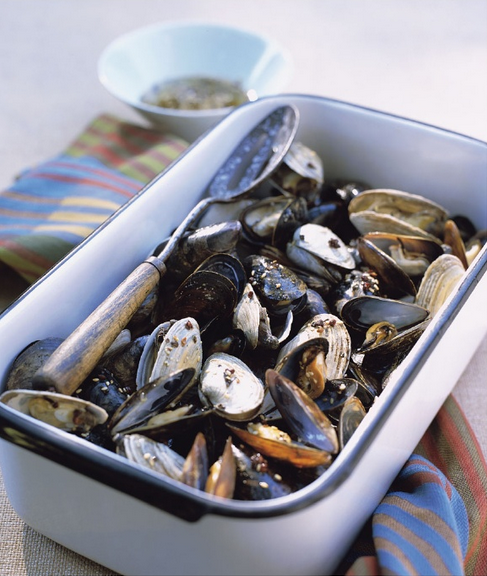 Tea-smoked clams and mussels with Szechwan mignonette