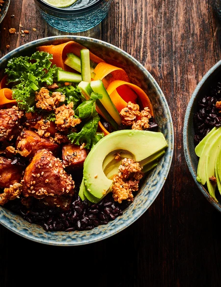 Tempeh rice bowl with crunchy oat topping