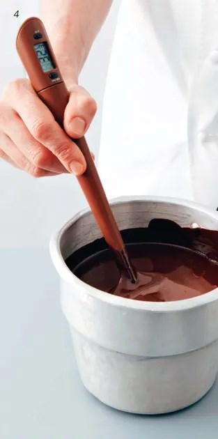 Tempering chocolate