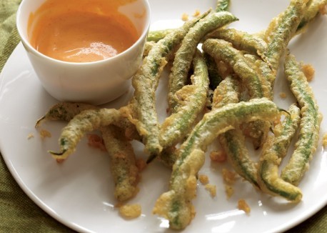 Tempura green beans with sriracha aïoli