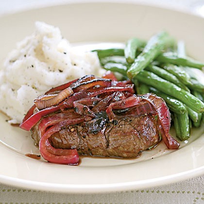 Tenderloin steaks with red onion marmalade