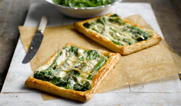 Tenderstem & Cambozola tartlet