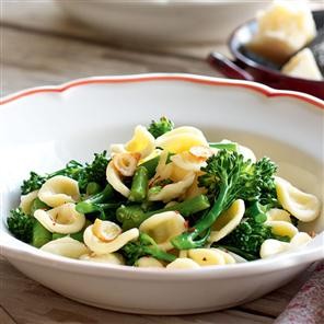 Tenderstem broccoli, chilli and pecorino pasta