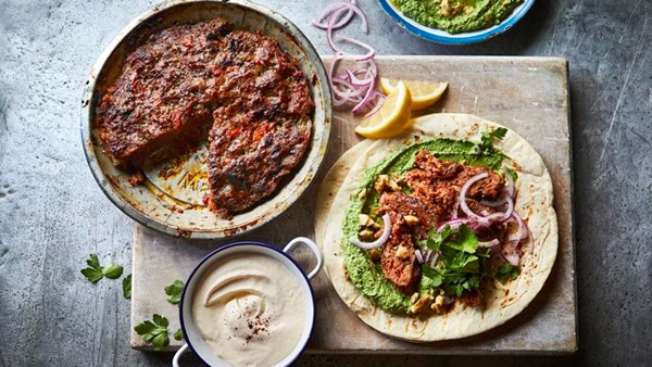 Tepsi kebap with spinach yoghurt