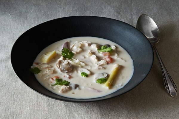 Thai coconut chicken soup (Tom kha gai)