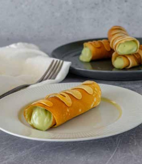 Thai crepes with pandan cream (Khanom Tokyo)