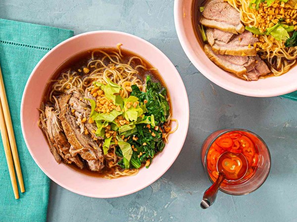 Thai duck noodle soup (Guaydtiaao bpet dtoon)