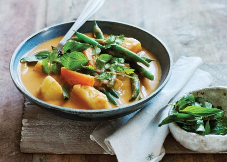 Thai green bean curry with pineapple and sweet potatoes