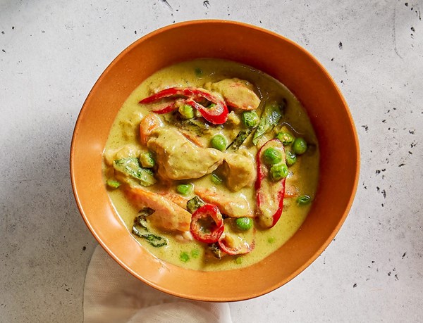 Thai green curry chicken and vegetables (Gaeng keow waan)