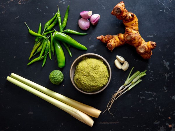 Thai green curry paste (Prik gaeng khiao waan)