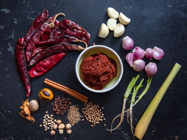 Thai massaman curry paste (Prik gaeng massaman)