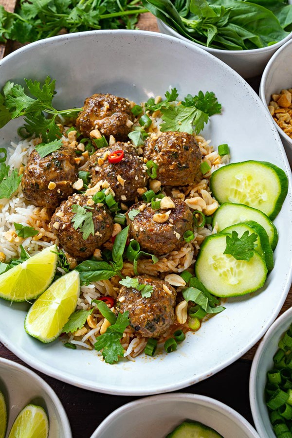 Thai meatballs in curry