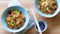 Thai noodles with cinnamon and prawns