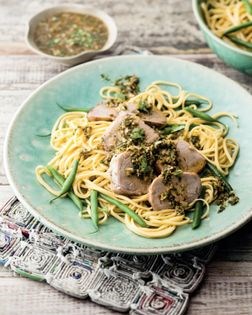 Thai pork with noodles & lemongrass & lime dipping sauce