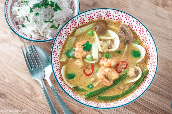 Thai prawn curry with clams