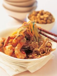 Thai prawn salad with garlic dressing and frizzled shallots