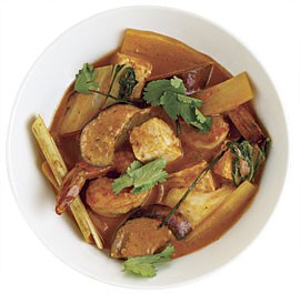 Thai red curry with shrimp and tofu