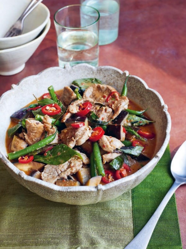 Thai red pork curry (Kaeng deang muu)