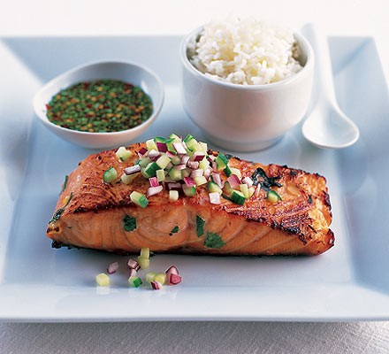 Thai salmon with cucumber and dipping sauce