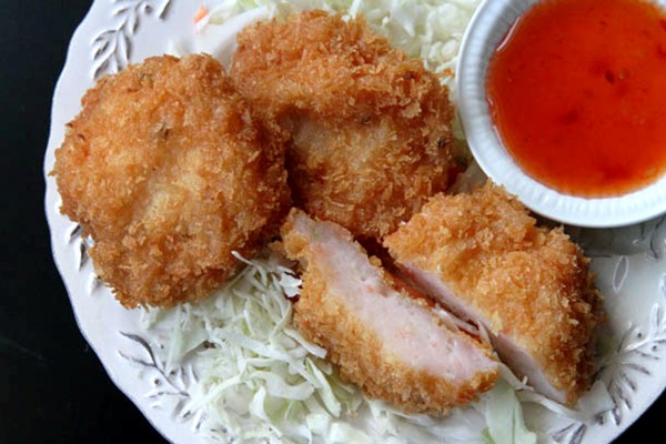 Thai shrimp cakes with sweet chili sauce