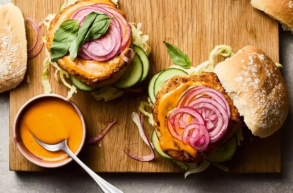 Thai-spiced chicken burgers