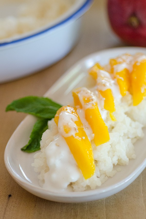 Thai sticky rice with mango and sesame seeds