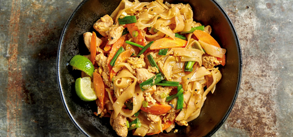 Thai stir-fried noodles with chicken (Kuah tiew kua gai)