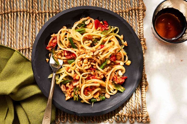 Thai-style green papaya salad (Som tam)