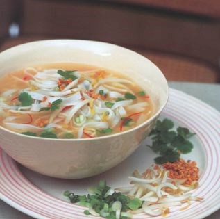 Thai-style rice noodles in soup