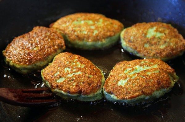 Thai-style sea scallop cakes (Tod mun)