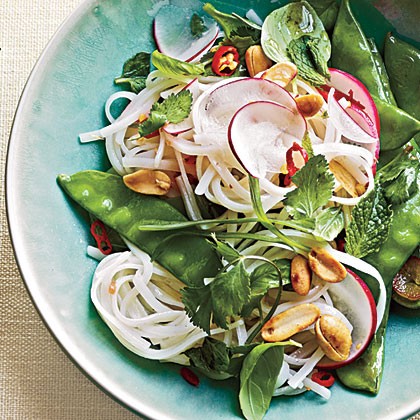 Thai-style vegetable rice noodles