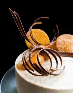 Thai tea cake