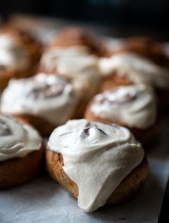 Thai tea rolls