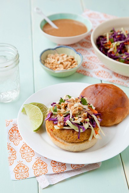 Thai veggie burgers with peanut sauce 