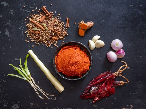 Thai yellow curry paste (Prik gaeng garee)