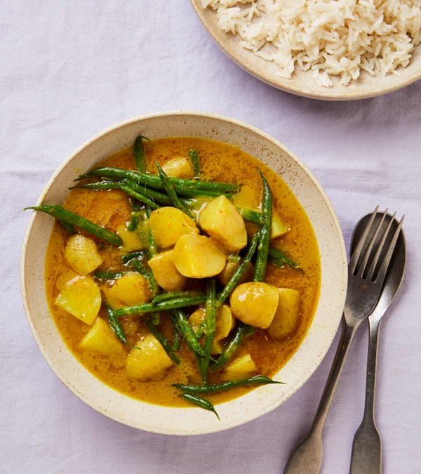 Thai yellow curry with green beans and potatoes