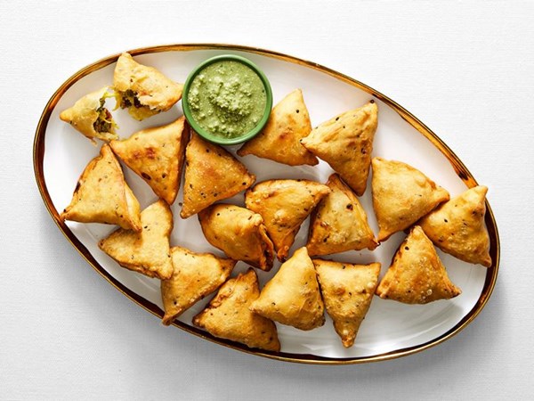 Thanksgiving samosas with green chutney