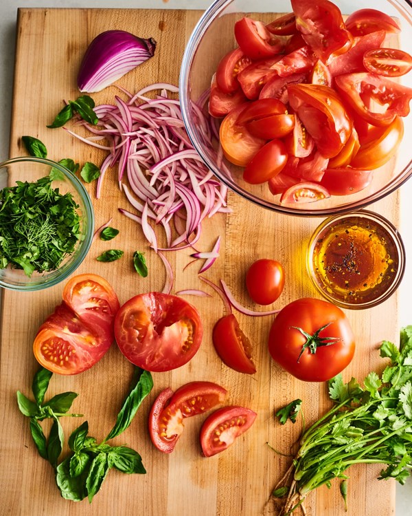 The best juiciest tomato salad