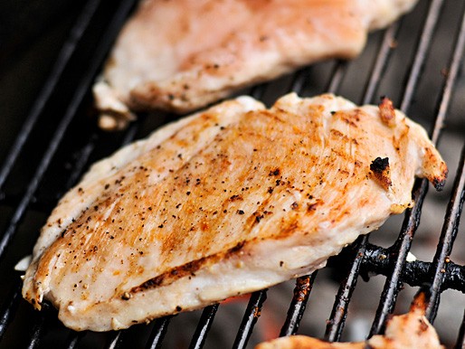 The best juicy grilled boneless skinless chicken breasts
