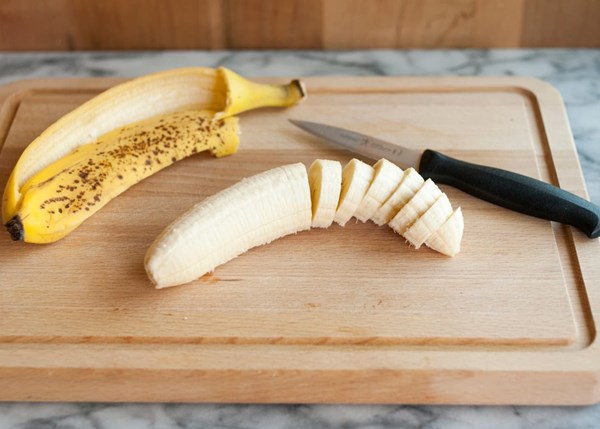 The best way to freeze bananas for smoothies and baking