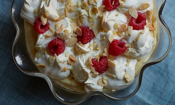 The classic dessert: peach, raspberry and custard trifle