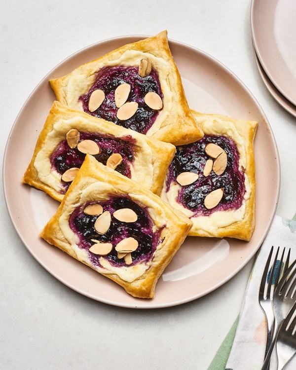 The easiest cream cheese breakfast pastries