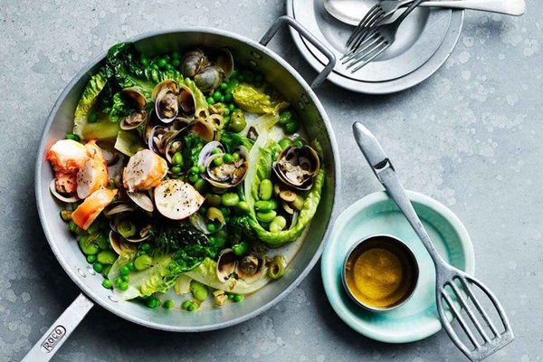 The 'gourmandise' salad (my take on a green salad)