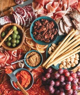 The Oakville classic charcuterie board