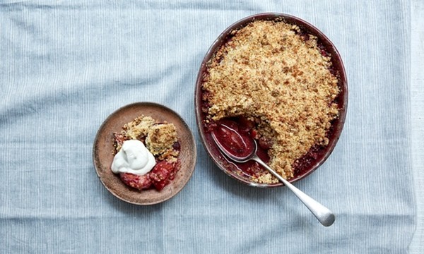 The pleasing pud: Plums with amaretti crumble
