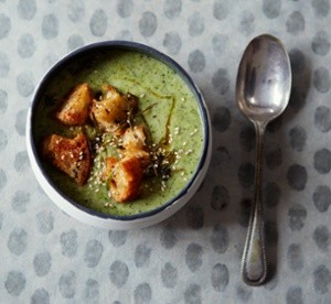 The soup: broccoli soup with herbed croutons and sesame seeds