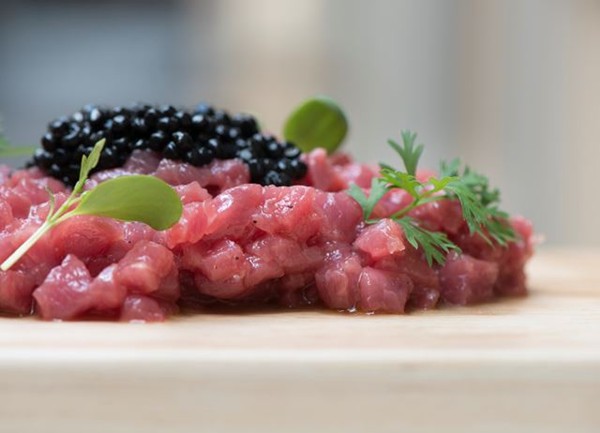 'The super tartare' - beef tartare with truffle caviar 